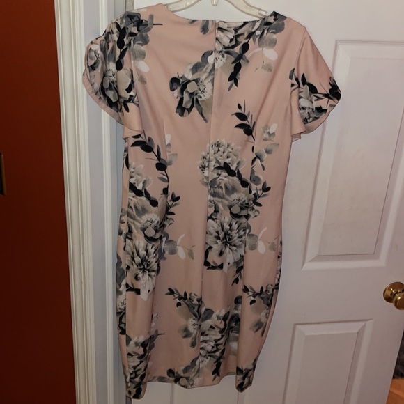 Calvin Klein Floral Dress🌸 - Picture 2 of 9